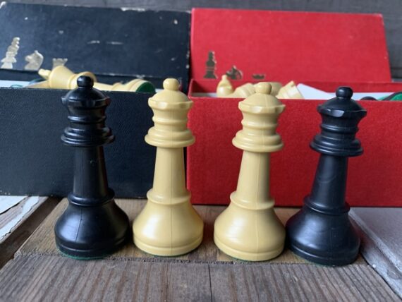 Bayerwald Chess set weighted tournament size Plastic in box 1990 Germany - Image 2