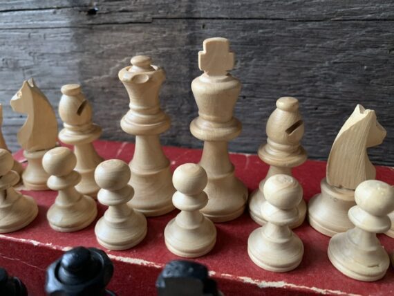 Chess set Staunton type smaller K62 wood in box 1940 Netherlands