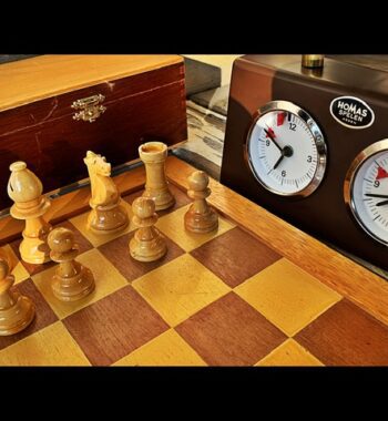 Set of chess pieces clock board Homas 1960 Netherlands