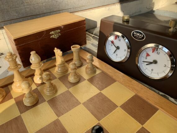 Set of chess pieces clock board Homas 1960 Netherlands