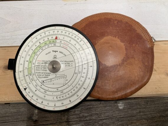 Loga Topo 6400A circular Surveyor slide rule in case 1950 Switzerland - Image 7