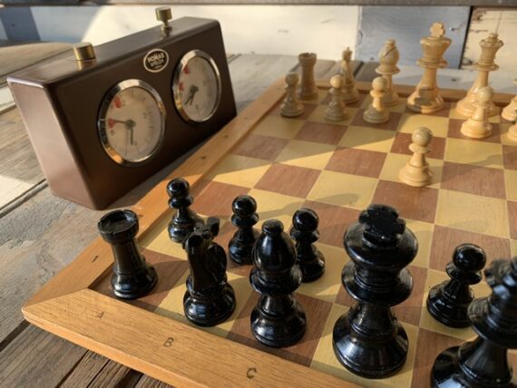 Set of chess pieces clock board Homas 1960 Netherlands