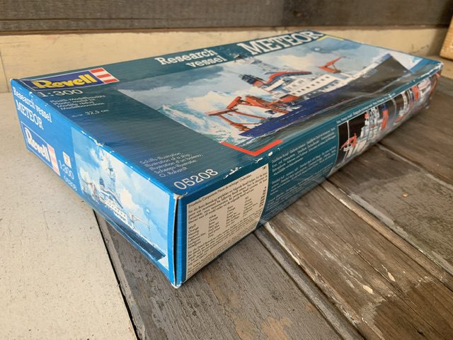 Revell 05208 Meteor research vessel ship model kit 2003 USA Revell 05208 Meteor research vessel ship model kit 2003 USA