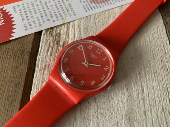 Swatch GR175 Sunetty red quartz watch in box 2020 Swiss - Image 6