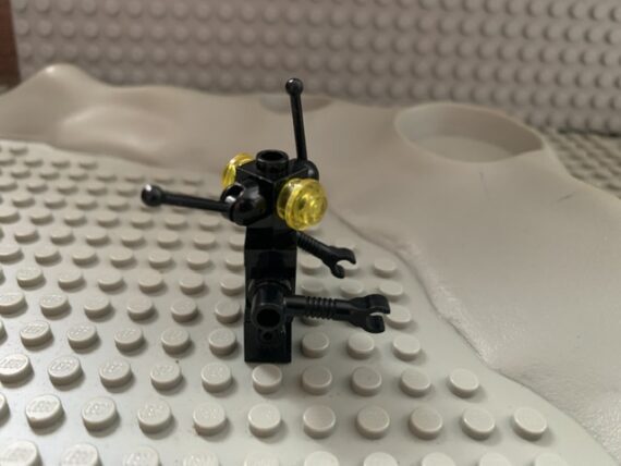 Lego classic space robot from set 6931 minifigure