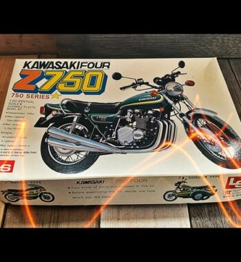 LS M312 Kawasaki Z 750 FOUR model kit 1:20 1980 Japan