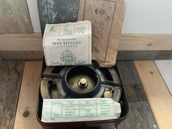 SVEA 126L brass camping stove Sievert in tin 1960 Sweden