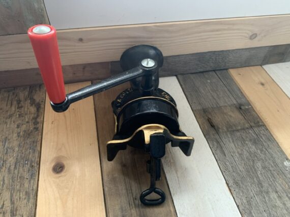 Spong no 1 cast iron Coffee Mill with cup for DE England 1960 Netherlands - Image 10