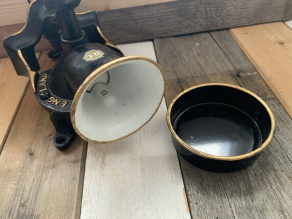 Spong no 1 cast iron Coffee Mill with cup for DE England 1960 Netherlands - Image 8