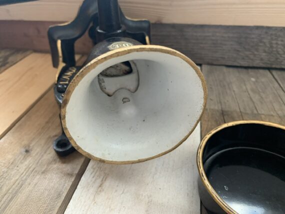 Spong no 1 cast iron Coffee Mill with cup for DE England 1960 Netherlands - Image 7