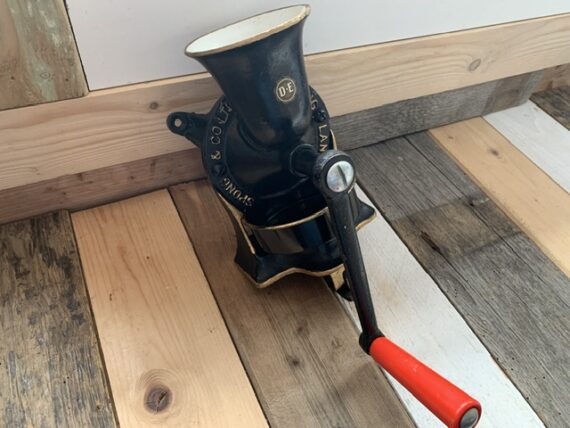 Spong no 1 cast iron Coffee Mill with cup for DE England 1960 Netherlands