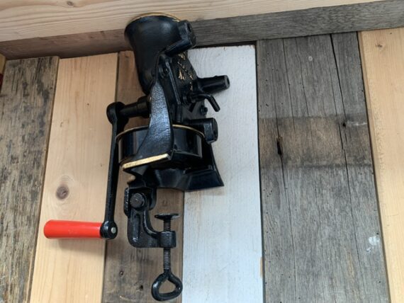 Spong no 1 cast iron Coffee Mill with cup for DE England 1960 Netherlands - Image 2