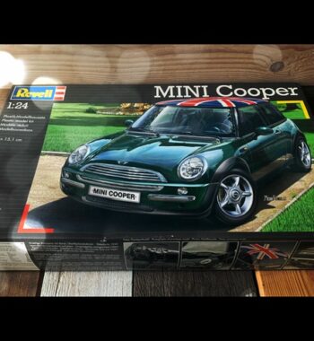 Revell 07166 Mini Cooper 1:24 model kit 2011 Germany