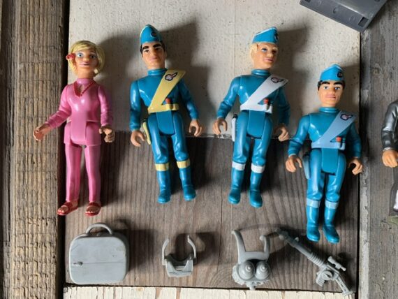 Thunderbirds Tracy Island Matchbox Box figures complete 1992 - Image 4