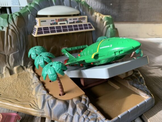 Thunderbirds Tracy Island Matchbox Box figures complete 1992 - Image 7