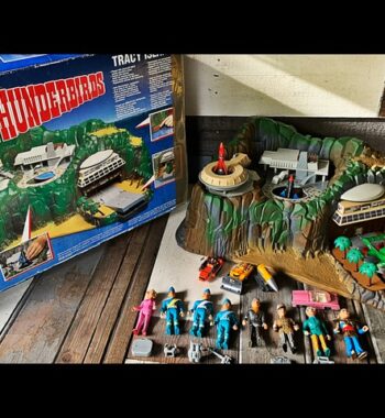 Thunderbirds Tracy Island Matchbox Box figures complete 1992