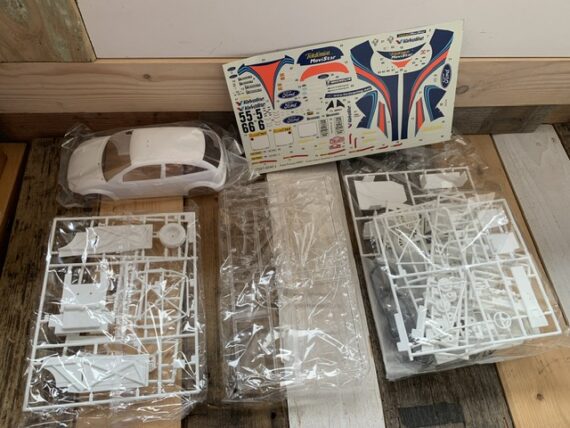 Revell 07227 Ford Focus WRC 1:24 model kit 2001 USA Japan