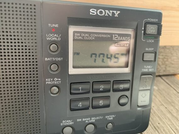 Sony ICF-SW30 world receiver digital with sleeve 1990 Japan - Image 6