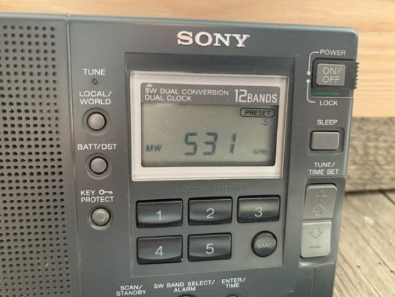 Sony ICF-SW30 world receiver digital with sleeve 1990 Japan