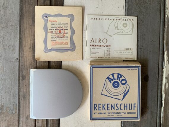 ALRO 300D circular Slide rule in metal case full set made ca. 1950 in Holland