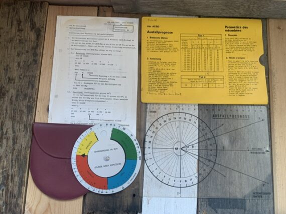 Radiation set circular Slide rule wind map Swiss Army 1976 Switzerland - Image 2