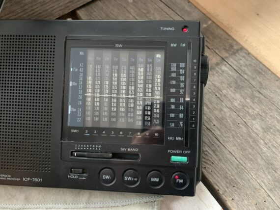 Sony ICF-SW7601 12-band world receiver case 1990 Japan