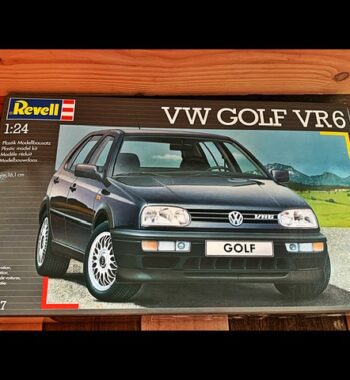 Revell 07367 VW Golf VR6 1:24 model kit 1994 USA Japan