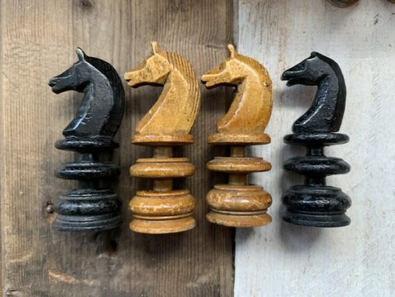 Large early light weight Chess set K8 ca. 1900 England - Image 10
