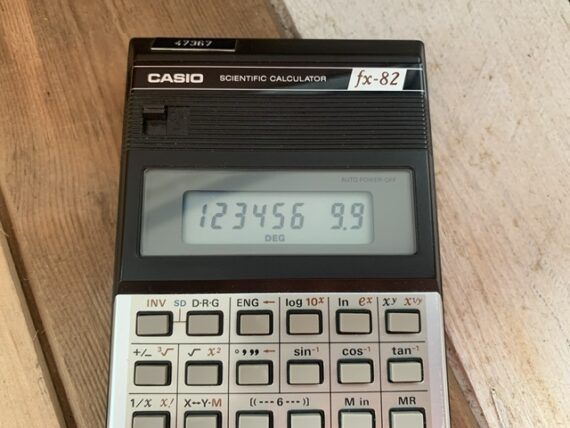 Casio fx-82 electronic The original scientific calculator 1982 Japan
