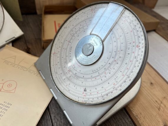 2x Alro 100 R + 200R circular slide rules full set 1940 Holland