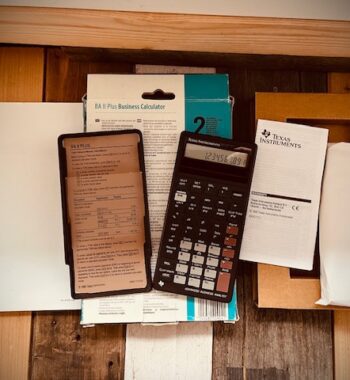 Texas Instruments TI BA II Plus Business calculator complete set 1999 USA